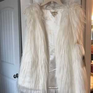 Weekend Love Ivory Faux Fur Vest M